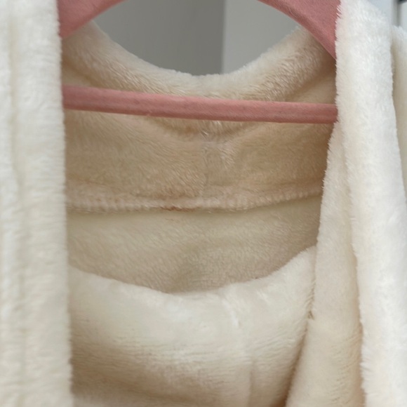 Cropped Pullover Hoodie - Picture 3 of 4